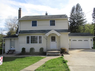 1706 W 8th St, Wyoming, PA 18644