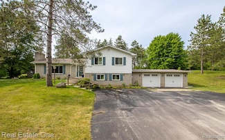 1400 W Predmore Rd, Oakland, MI 48363