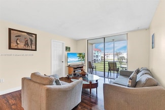 2951 Sunrise Lakes Dr E Unit 209, Sunrise, FL 33322