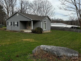 226 E Dogwood Ln, Hendersonville, NC 28792