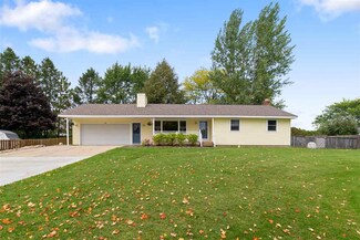 913 Regent Ct, Petoskey, MI 49770