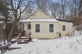 9 Robbins Ave, Troy, NY 12180