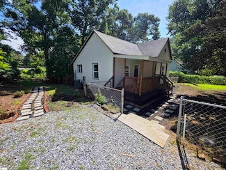 11 E 1st St, Williamston, SC 29697