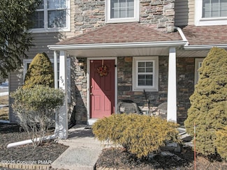 59 Lower Ridgeview Cir, East Stroudsburg, PA 18302