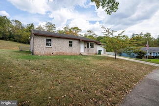 3748 Tudor Dr, Harrisburg, PA 17109