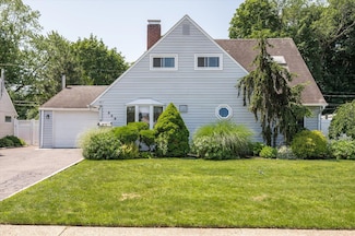 238 Willowood Dr, Wantagh, NY 11793