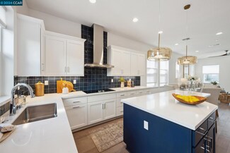 555 Madison St, Petaluma, CA 94952