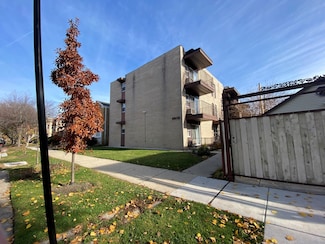 5815 N Spaulding Ave Unit 2C, Chicago, IL 60659