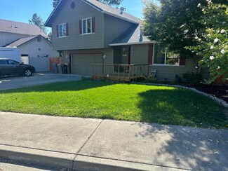 46 SW Leonard St, Grants Pass, OR 97526
