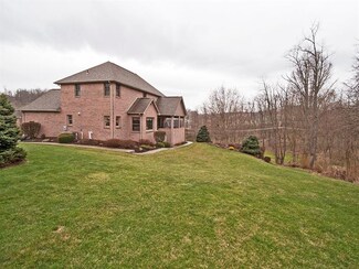 221 Fairmeadow Cir, Houston, PA 15342