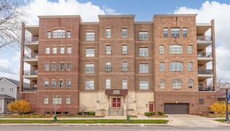 4929 Forest Ave Unit 2E, Downers Grove, IL 60515