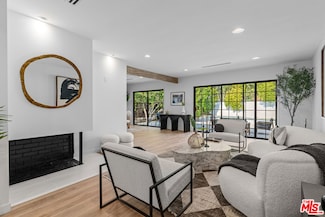16517 Hartsook St, Encino, CA 91436