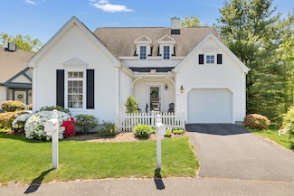 8 Mulberry Ln, Farmington, CT 06032