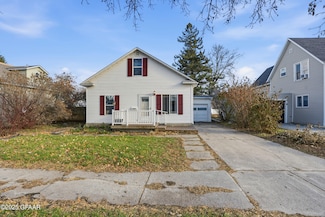 1510 N 4th St, Grand Forks, ND 58203