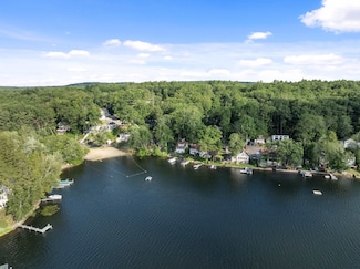 14 2nd St, Windham, NH 03087