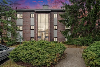 3294 Devonwood Dr NE Unit B, Grand Rapids, MI 49525