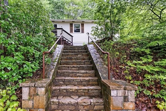 2 Oswald St, Worcester, MA 01607
