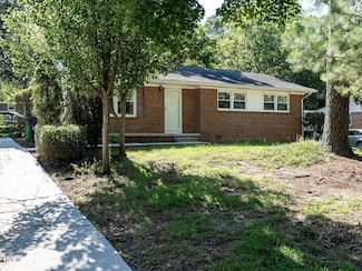 829 Greenwich St, Raleigh, NC 27610