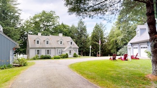 542 Hanson Rd, China, ME 04358