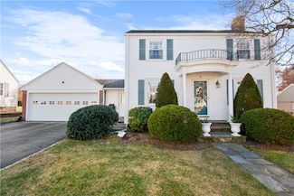 35 Ledgewood Dr, Cranston, RI 02920