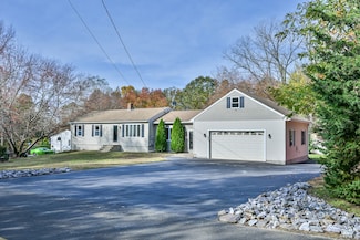 232 Pompeo Rd, North Grosvenordale, CT 06255