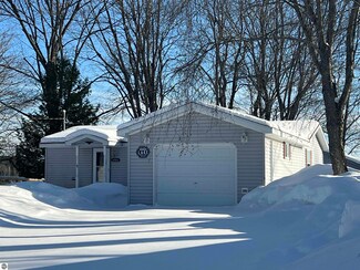 4564 NE North Shore Dr, Kalkaska, MI 49646