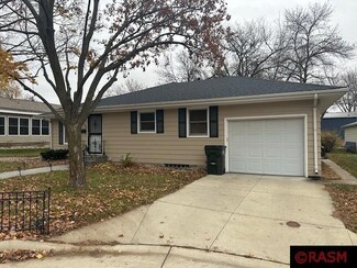 1209 1209 N Washington Ave, St. Peter, MN 56082