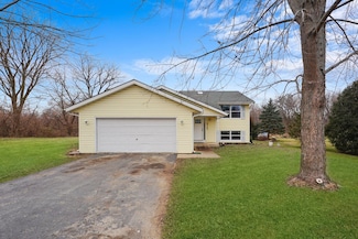 105 Constitution Dr SW, Poplar Grove, IL 61065