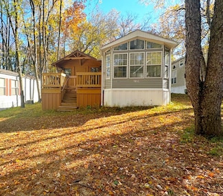 21-54 Woodhaven Lakes Dr, Sublette, IL 61367