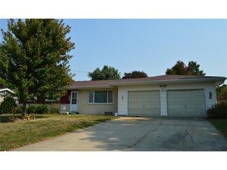 200 Country Club Dr, Vinton, IA 52349