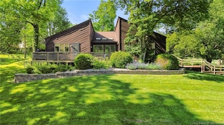 5100 W Shoreline Dr, Floyds Knobs, IN 47119