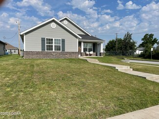 2202 S Wall Ave, Joplin, MO 64804