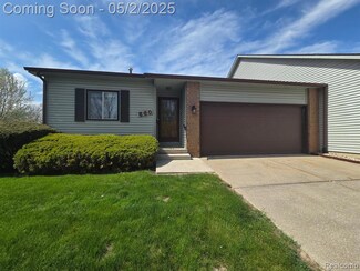 560 Oakbrook Cir Unit 13, Flushing, MI 48433