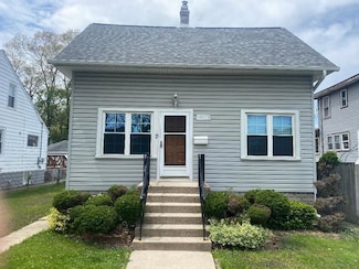 10228 S Sawyer Ave, Evergreen Park, IL 60805