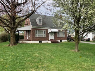 4981 Buckeye Rd, Emmaus, PA 18049