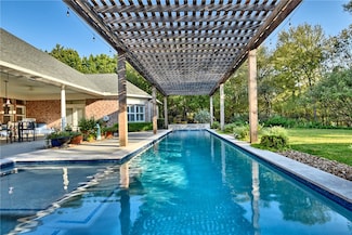 851 Elm Dr, Brenham, TX 77833