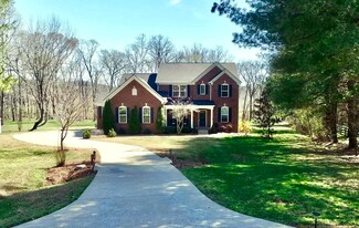 2010 Lake Colonial Ct, Arrington, TN 37014