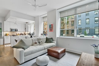 416 W 52nd St Unit 214, New York, NY 10019