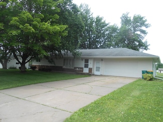 303 S 2nd Ave, Abbotsford, WI 54405