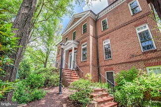 2053 Mayfair Mclean Ct, Falls Church, VA 22043