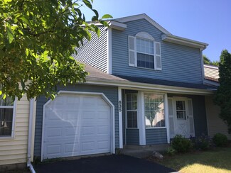 635 Yale Ln, Island Lake, IL 60042