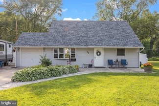 35 Long Loop Rd, Levittown, PA 19056