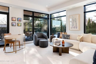 125 Field Point Rd Unit B2, Greenwich, CT 06830