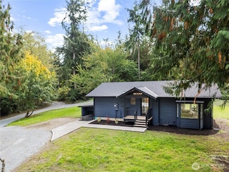 940 Hoppy Trail Way, Camano Island, WA 98282