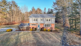 40 Pine Knoll Rd, Winthrop, ME 04364