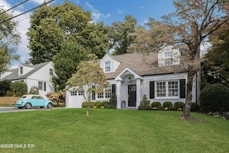 27 Marshall St, Old Greenwich, CT 06870