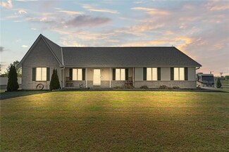 100 Meadows Ln, Pattonsburg, MO 64670
