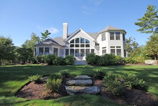 8 Pine Ridge Dr, Mattapoisett, MA 02739