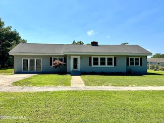 202 Savannah Ave, Morehead City, NC 28557