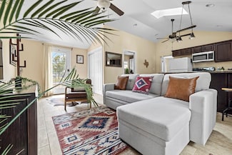 75 Pedernales St, Austin, TX 78702